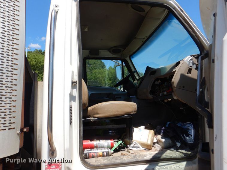 image for item DS8114 2003 Sterling LT9500  vacuum truck