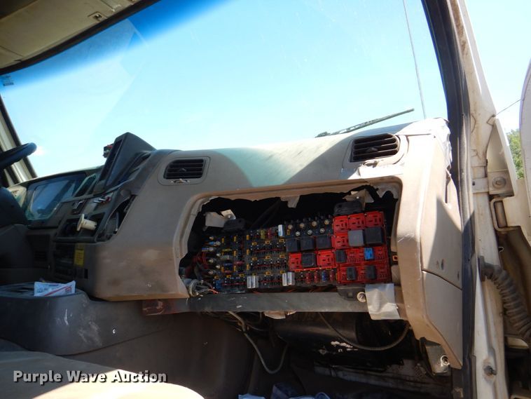 image for item DS8114 2003 Sterling LT9500  vacuum truck