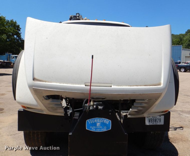 image for item DS8114 2003 Sterling LT9500  vacuum truck