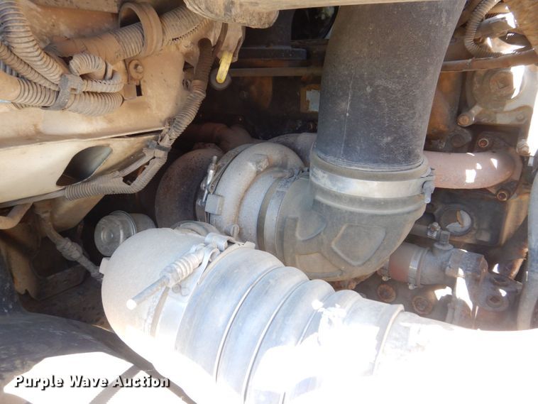 image for item DS8114 2003 Sterling LT9500  vacuum truck