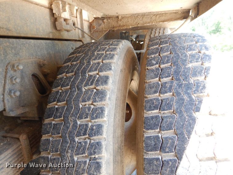 image for item DS8114 2003 Sterling LT9500  vacuum truck