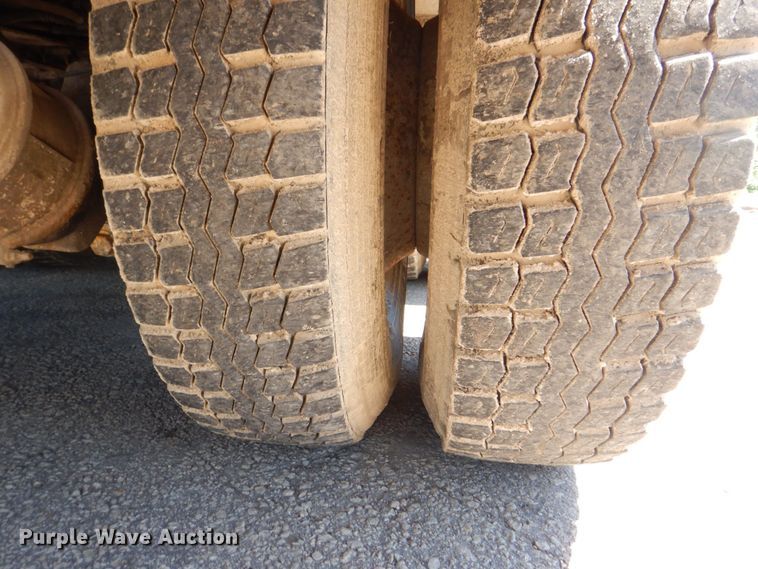 image for item DS8114 2003 Sterling LT9500  vacuum truck