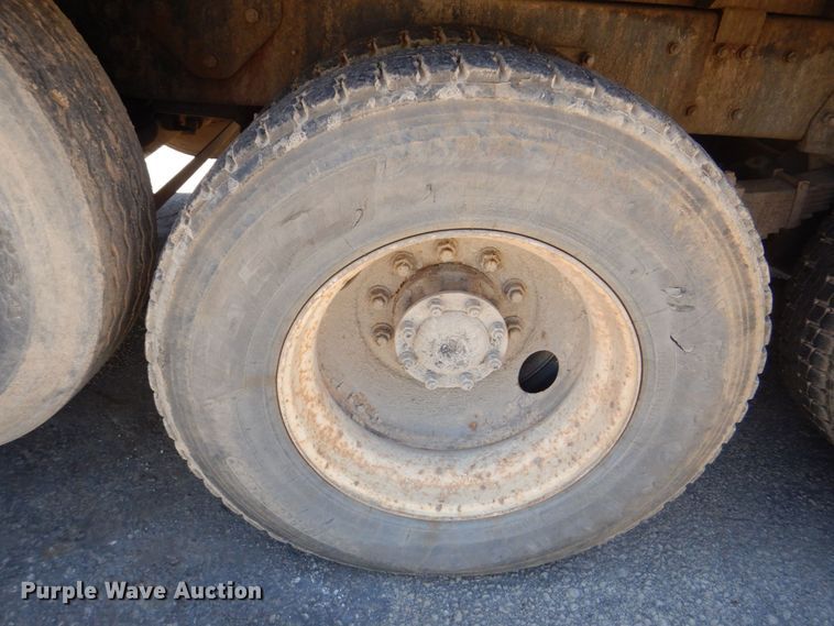 image for item DS8114 2003 Sterling LT9500  vacuum truck