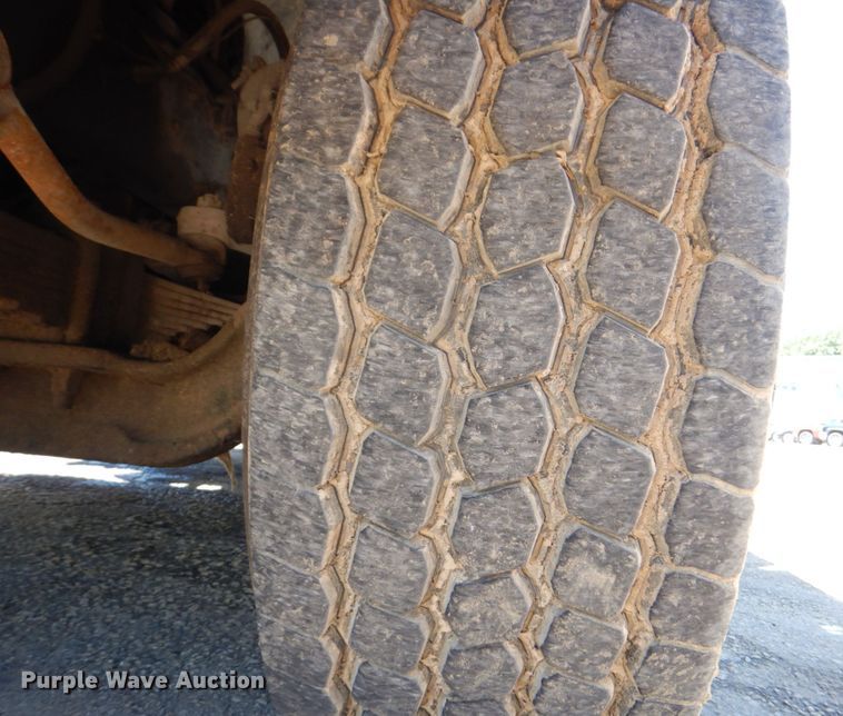 image for item DS8114 2003 Sterling LT9500  vacuum truck