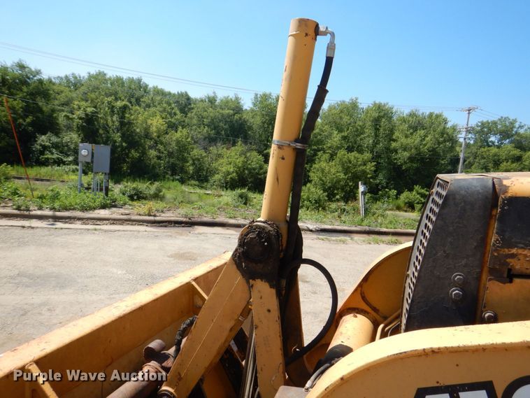 image for item DS8115 1998 John Deere 410E  backhoe