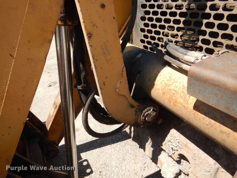 image for item DS8115 1998 John Deere 410E  backhoe