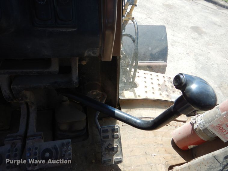 image for item DS8115 1998 John Deere 410E  backhoe