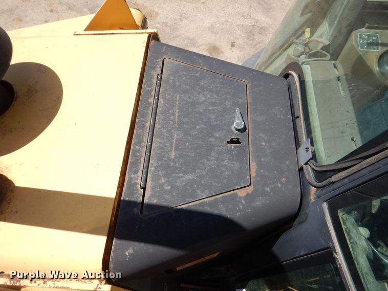 image for item DS8115 1998 John Deere 410E  backhoe