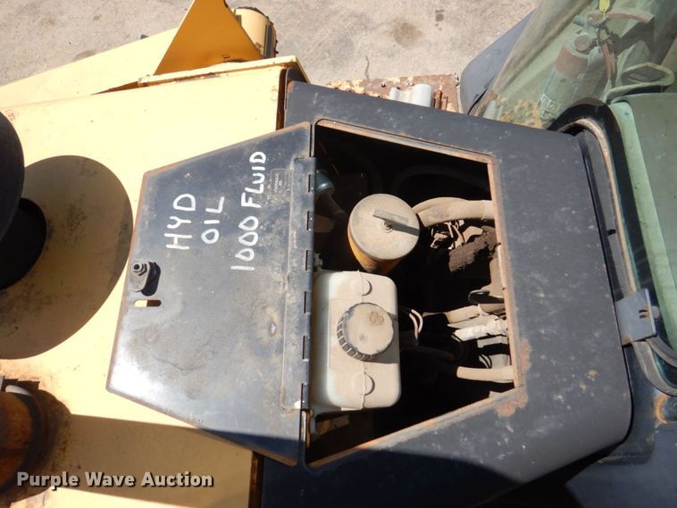 image for item DS8115 1998 John Deere 410E  backhoe