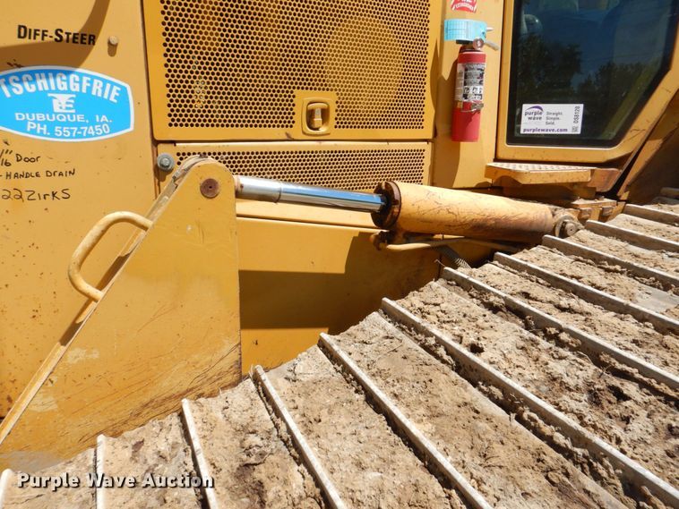 image for item DS8120 2005 Caterpillar D6N LGP  dozer