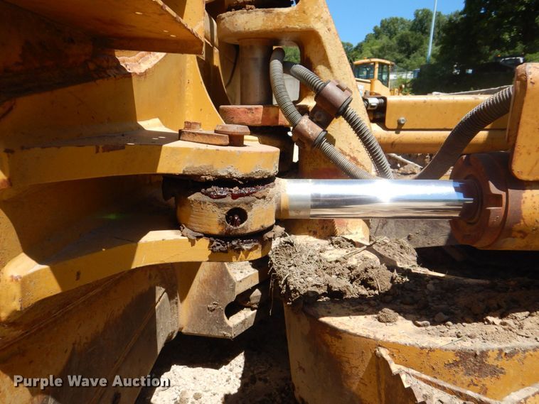 image for item DS8120 2005 Caterpillar D6N LGP  dozer