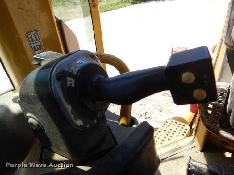 image for item DS8120 2005 Caterpillar D6N LGP  dozer