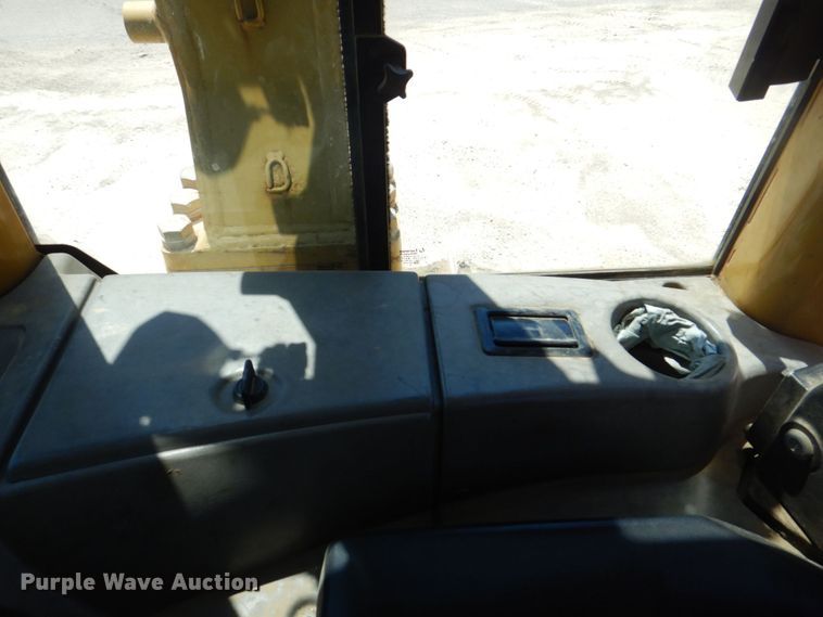 image for item DS8120 2005 Caterpillar D6N LGP  dozer