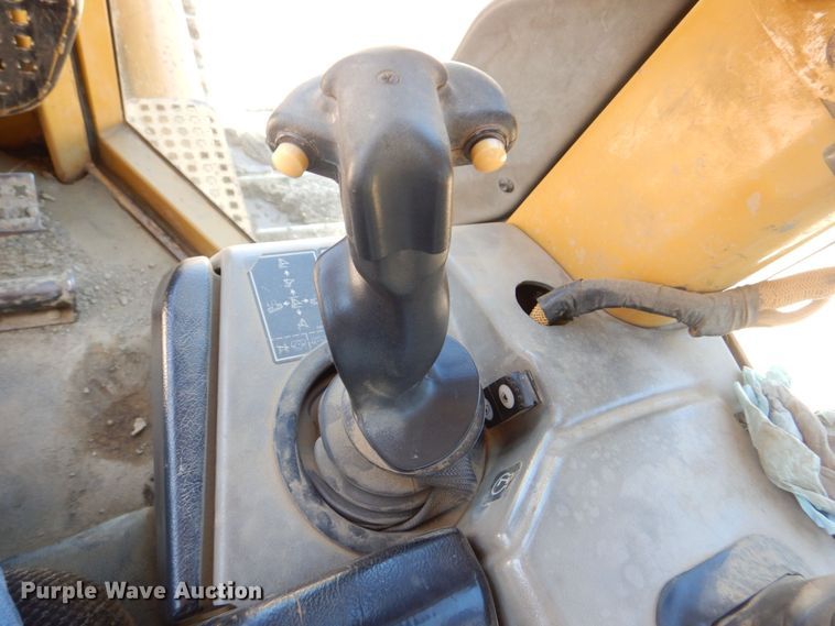 image for item DS8120 2005 Caterpillar D6N LGP  dozer