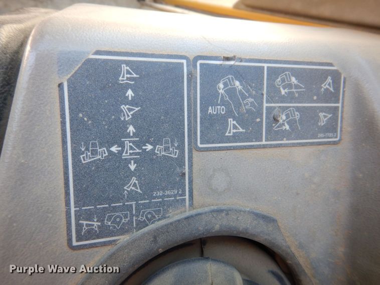 image for item DS8120 2005 Caterpillar D6N LGP  dozer