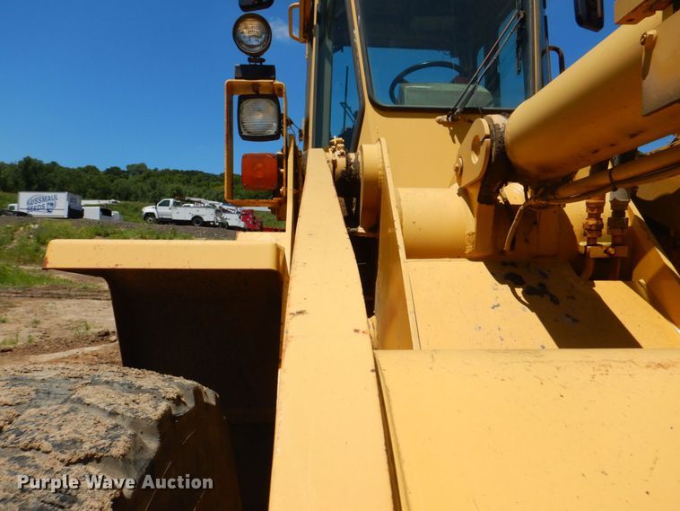 image for item DS8121 1995 John Deere 644G  wheel loader