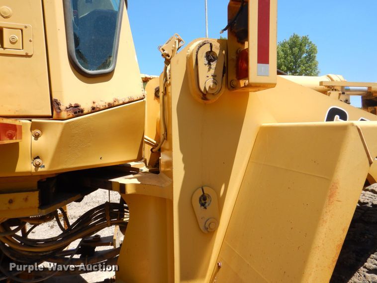 image for item DS8121 1995 John Deere 644G  wheel loader