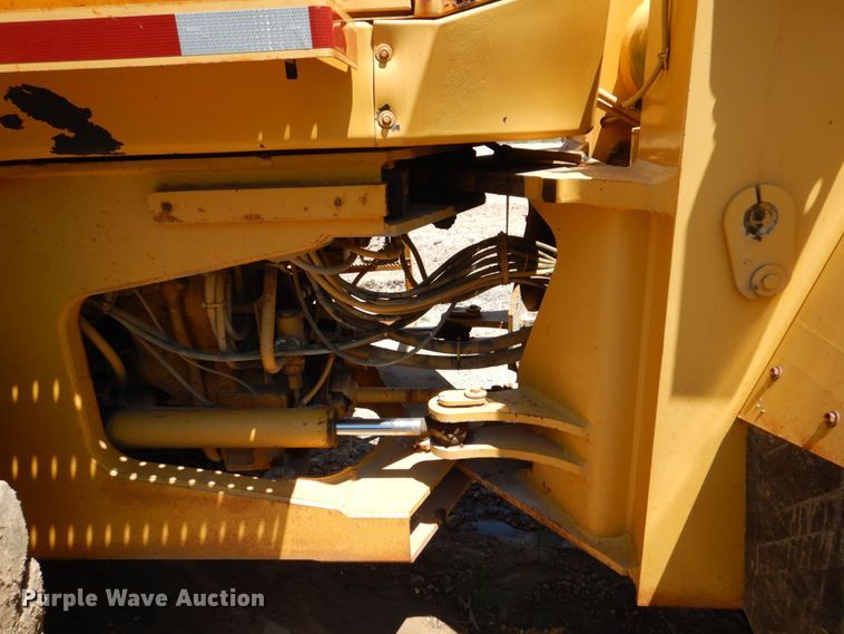 image for item DS8121 1995 John Deere 644G  wheel loader