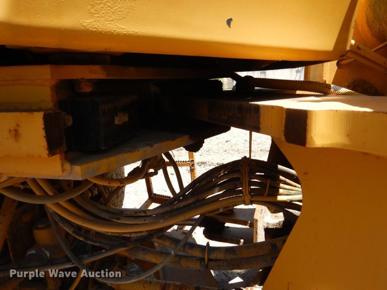 image for item DS8121 1995 John Deere 644G  wheel loader