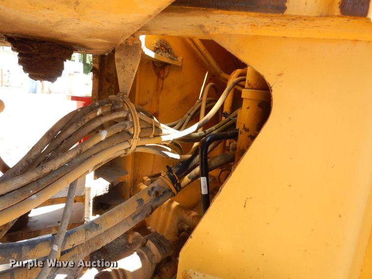 image for item DS8121 1995 John Deere 644G  wheel loader