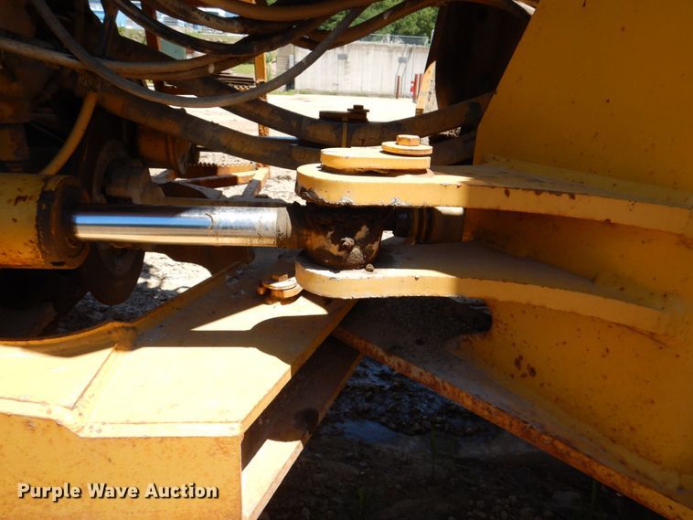 image for item DS8121 1995 John Deere 644G  wheel loader