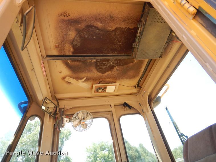 image for item DS8121 1995 John Deere 644G  wheel loader