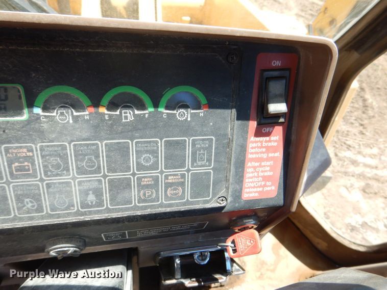 image for item DS8121 1995 John Deere 644G  wheel loader