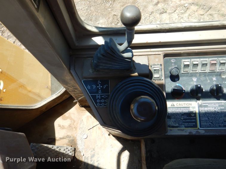 image for item DS8121 1995 John Deere 644G  wheel loader