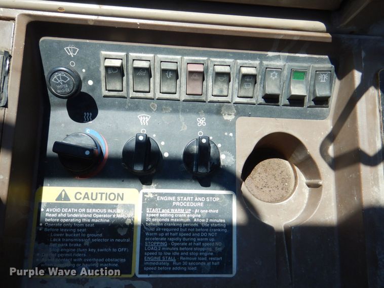 image for item DS8121 1995 John Deere 644G  wheel loader