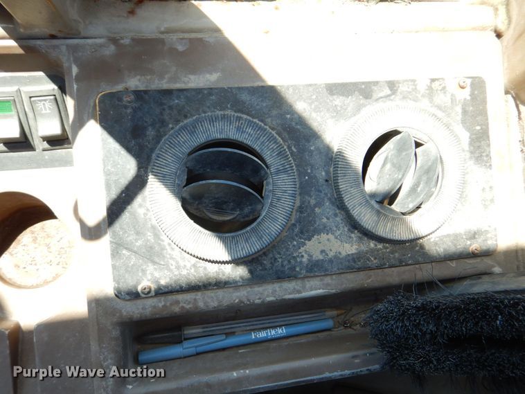 image for item DS8121 1995 John Deere 644G  wheel loader