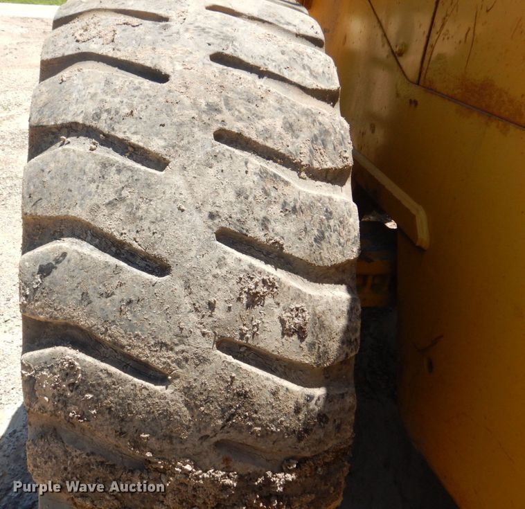 image for item DS8121 1995 John Deere 644G  wheel loader