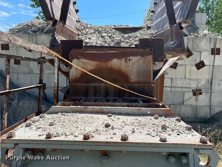 image for item HL9218 1974 Hewitt-Robins 3654  crusher