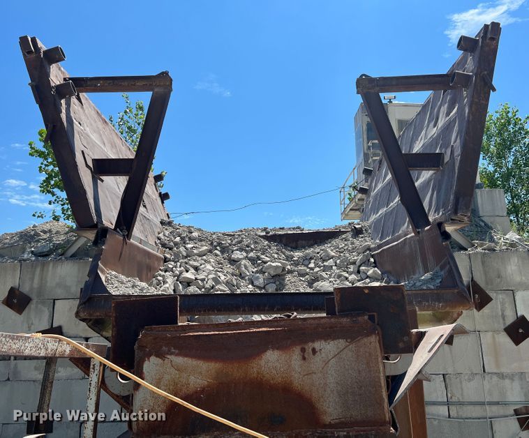 image for item HL9218 1974 Hewitt-Robins 3654  crusher