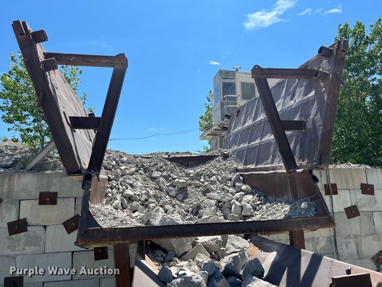 image for item HL9218 1974 Hewitt-Robins 3654  crusher