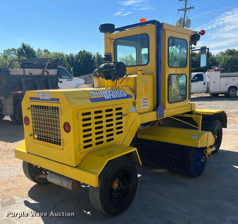 image for item HL9231 2007 Superior Broom DT80J  broom