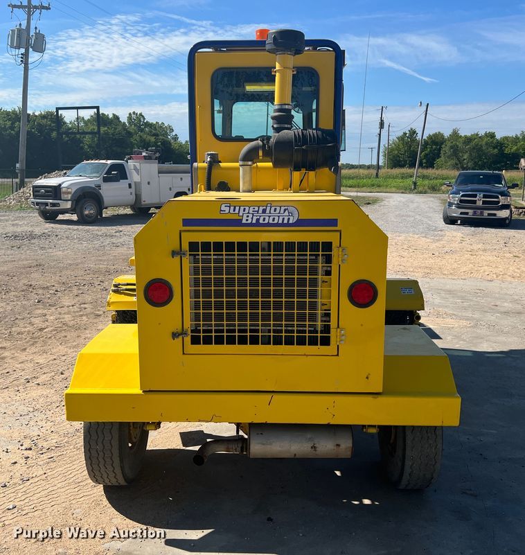 image for item HL9231 2007 Superior Broom DT80J  broom