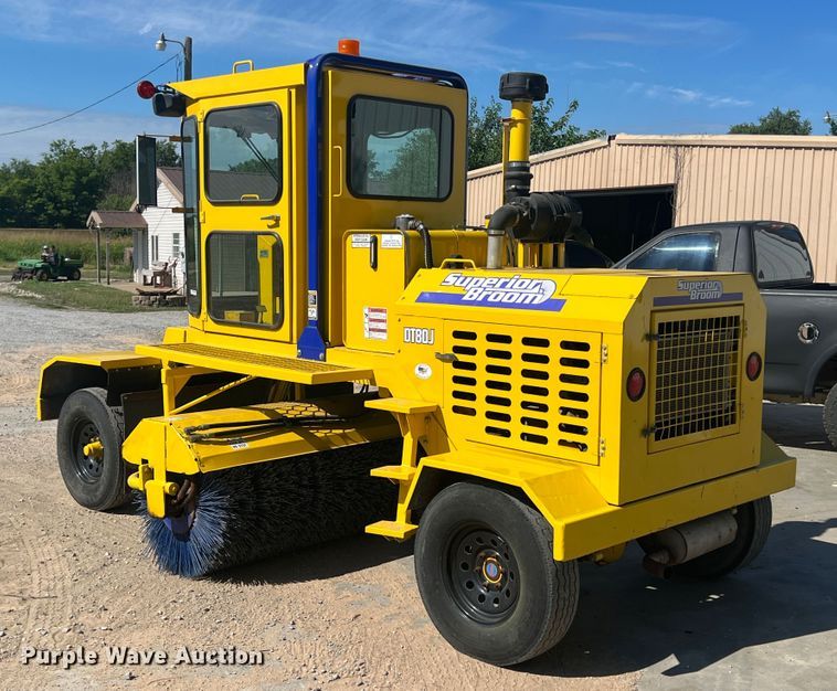 image for item HL9231 2007 Superior Broom DT80J  broom