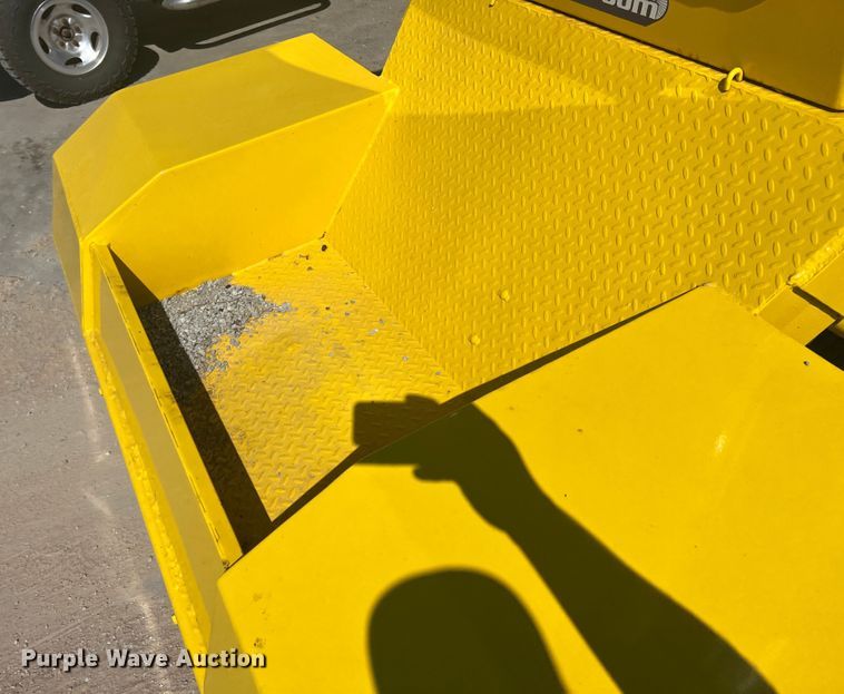 image for item HL9231 2007 Superior Broom DT80J  broom