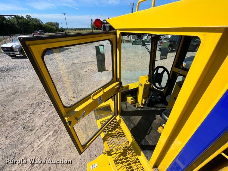 image for item HL9231 2007 Superior Broom DT80J  broom