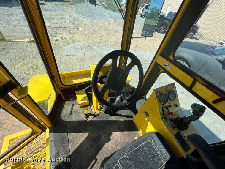 image for item HL9231 2007 Superior Broom DT80J  broom