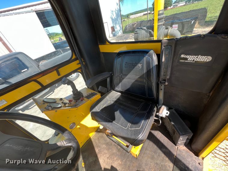 image for item HL9231 2007 Superior Broom DT80J  broom