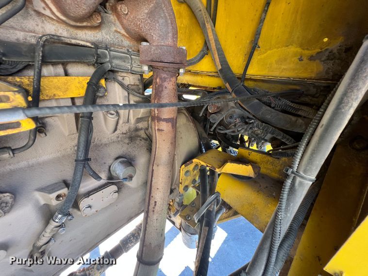 image for item HL9231 2007 Superior Broom DT80J  broom