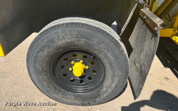 image for item HL9231 2007 Superior Broom DT80J  broom