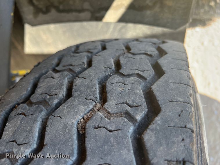 image for item HL9231 2007 Superior Broom DT80J  broom