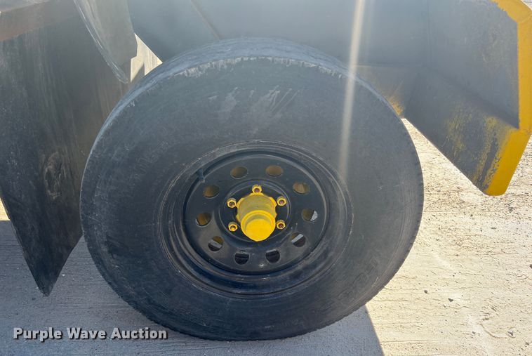 image for item HL9231 2007 Superior Broom DT80J  broom