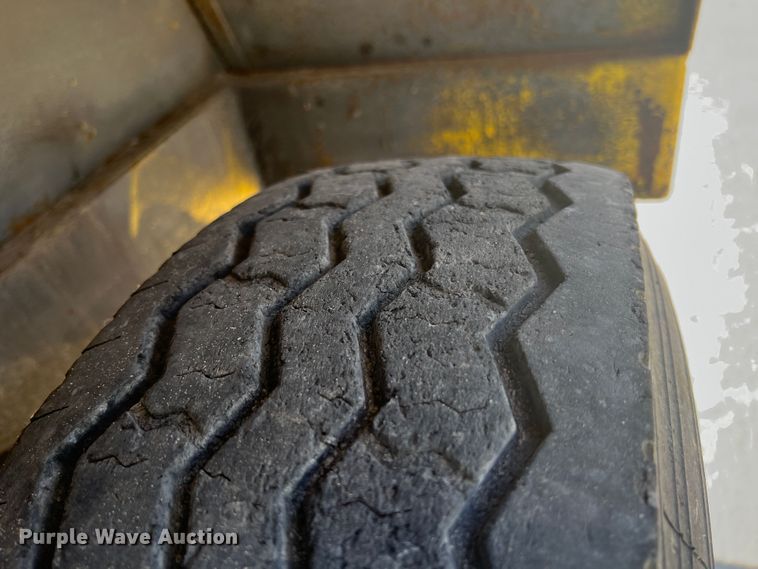 image for item HL9231 2007 Superior Broom DT80J  broom