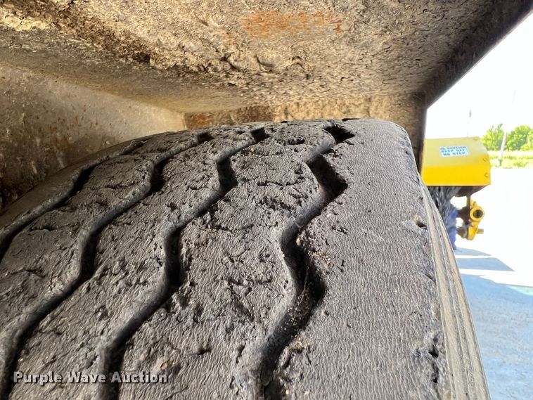 image for item HL9231 2007 Superior Broom DT80J  broom