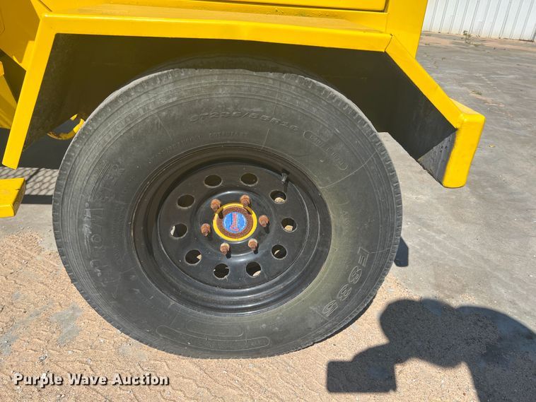 image for item HL9231 2007 Superior Broom DT80J  broom