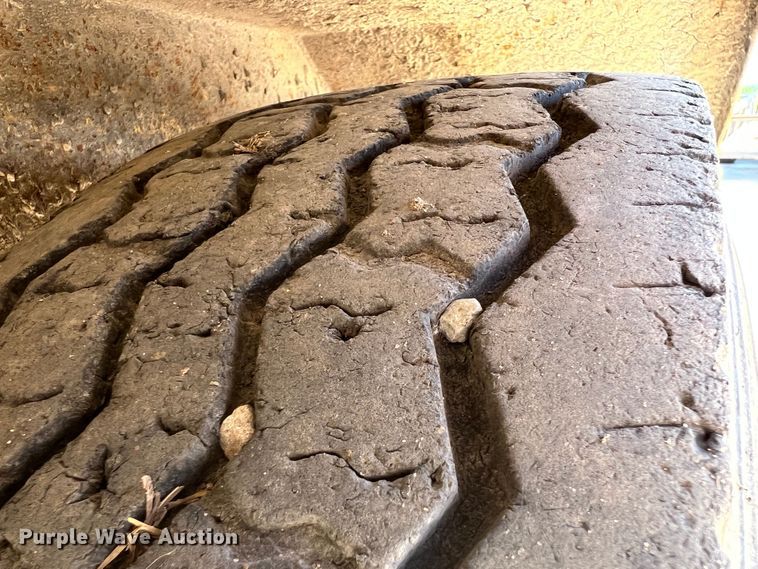 image for item HL9231 2007 Superior Broom DT80J  broom