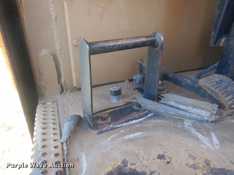 image for item HU9430 1999 Caterpillar 613C  scraper